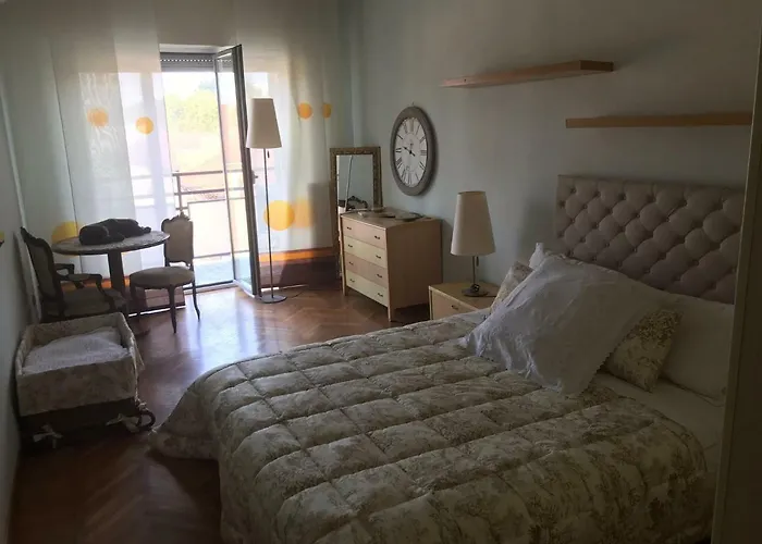 Leoni Charminghouse *