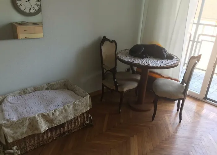 Leoni Charminghouse * Milán