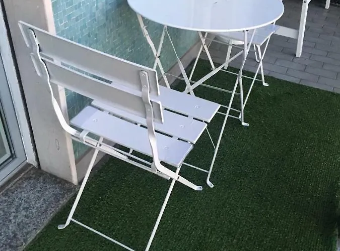 Leoni Charminghouse Milán