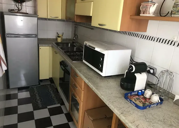 Leoni Charminghouse Milán