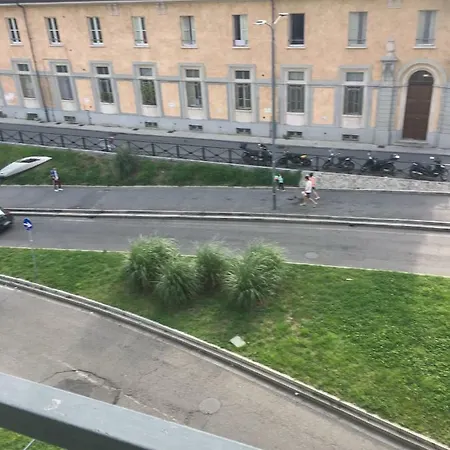 Leoni Charminghouse * 밀라노